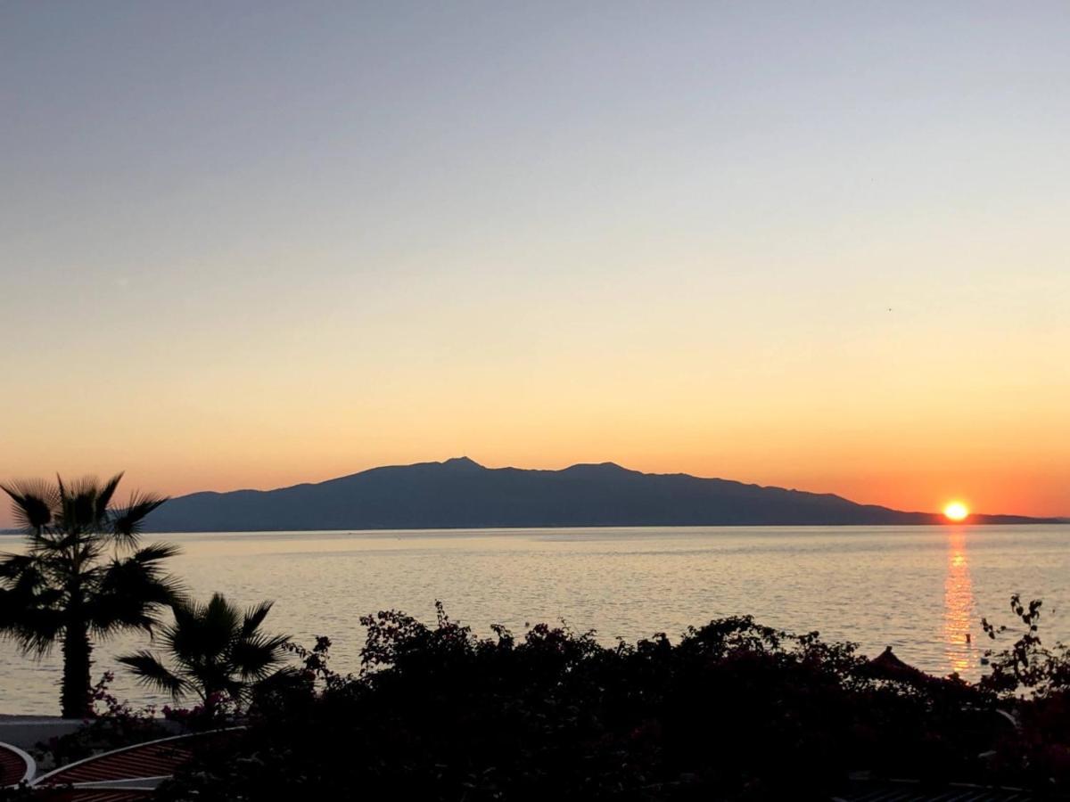 Sunset Apartment Saranda Bay ภายนอก รูปภาพ