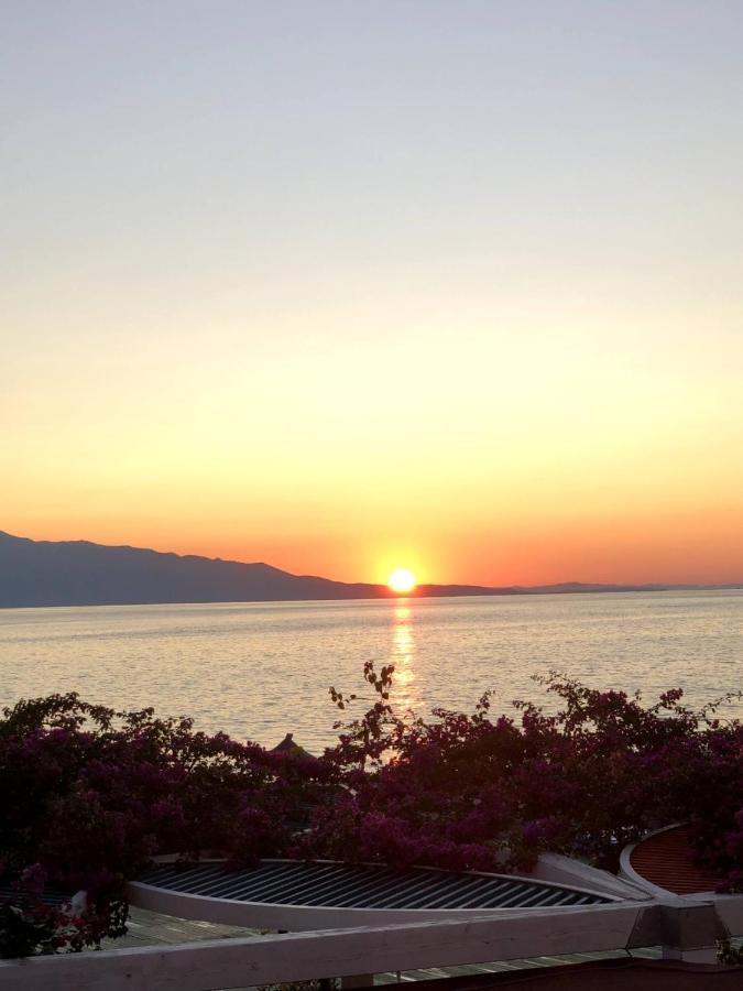 Sunset Apartment Saranda Bay ภายนอก รูปภาพ